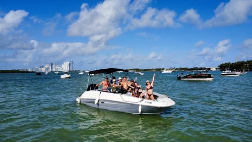 Boating is fun with a Sea Ray in Fort Lauderdale