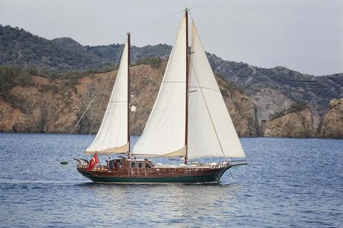 This 85.0' Custom cand take up to 10 passengers around Marmaris