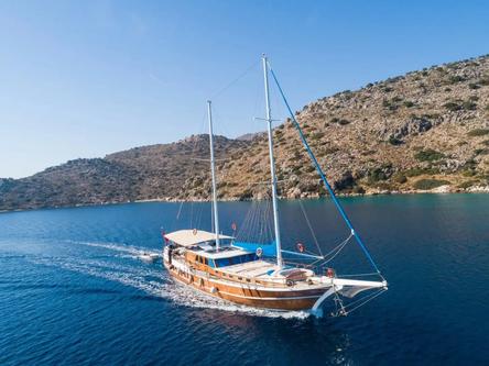This 85.0' Custom cand take up to 12 passengers around Bozburun