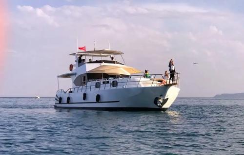 Up to 24 persons can enjoy a ride on this Gulet boat