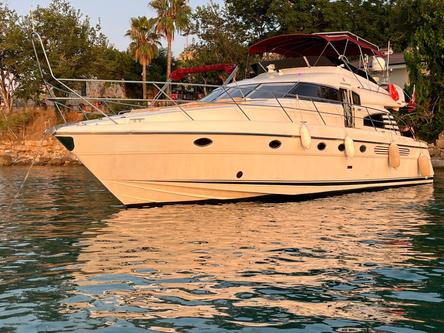 This 62.0' Prenses cand take up to 6 passengers around Side