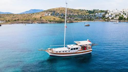 Up to 6 persons can enjoy a ride on this Gulet boat