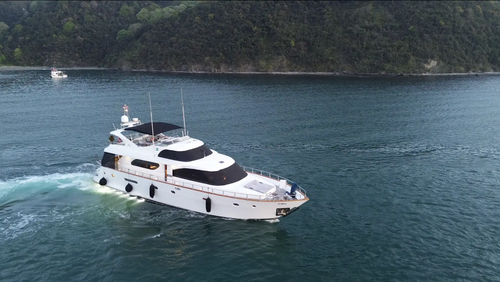 89.0 feet Custom in great shape