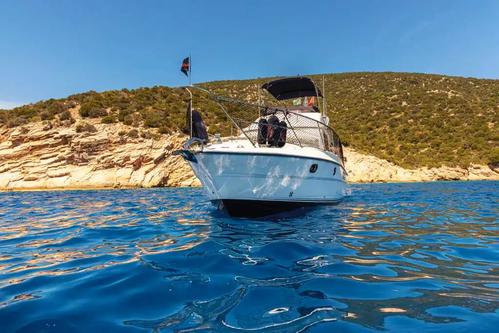 This 46.0' Custom cand take up to 6 passengers around Bodrum