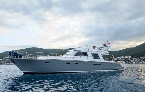 This 59.0' Custom cand take up to 12 passengers around Bodrum