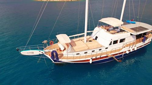 Discover Bozburun surroundings on this Made Custom boat