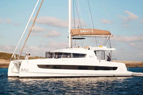 This 42.0' Bali cand take up to 12 passengers around Marina Del Rey