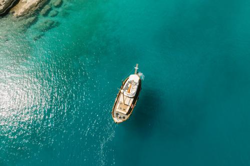 Discover  surroundings on this Mediterenean Cruiser Traditional boat