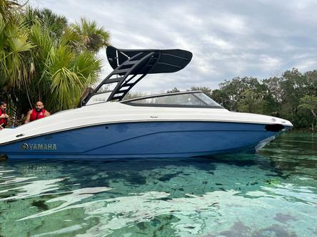 Up to 7 persons can enjoy a ride on this Bow rider boat