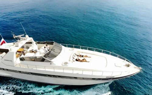 This 80.0' MANGUSTA cand take up to 12 passengers around Marbella