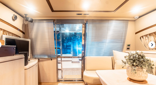 This 88.0' Custom cand take up to 65 passengers around Dubai