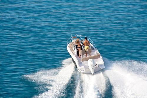 Discover Cala D`Or surroundings on this NEXT 220 SH Ranieri International boat