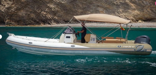 Discover Alcúdia surroundings on this Langano Custom boat