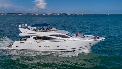 82’ Sunseeker Manhattan in Miami — Massive Flybridge, Elegant Refit & Luxury Comfort
