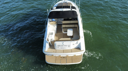 Up to 10 persons can enjoy a ride on this Motor boat boat