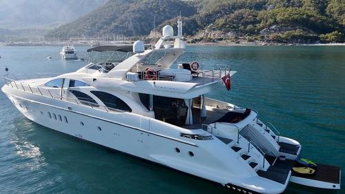 98.0 feet Azimut in great shape