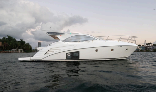 This 42.0' Schaefer cand take up to 13 passengers around Miami