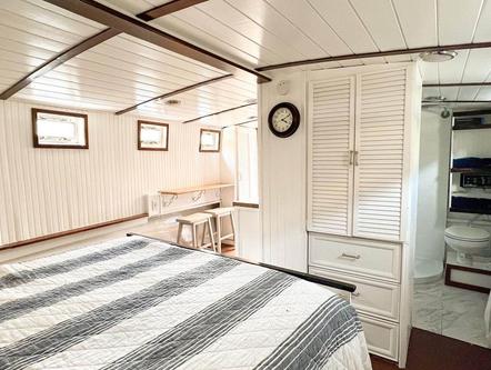 Classic boat for rent in Quincy
