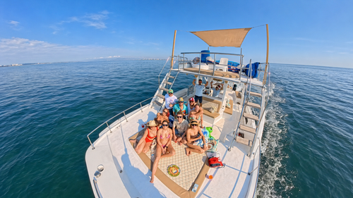 This 45.0' Custom cand take up to 20 passengers around Puerto Vallarta