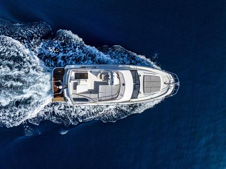 Up to 12 persons can enjoy a ride on this Jeanneau boat
