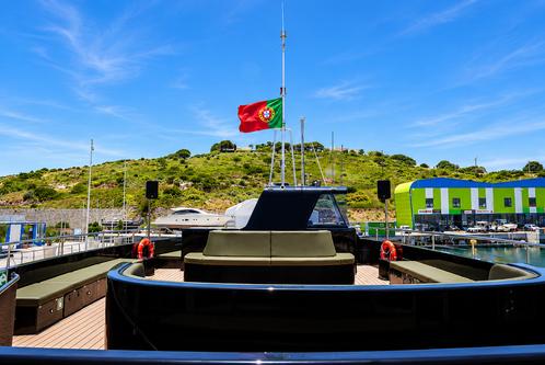 Discover Albufeira surroundings on this Custom Custom boat