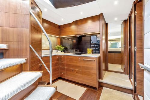 This 74.0' Princess cand take up to 6 passengers around Miami Beach
