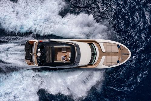Boating is fun with a Motor yacht in Castellammare di Stabia