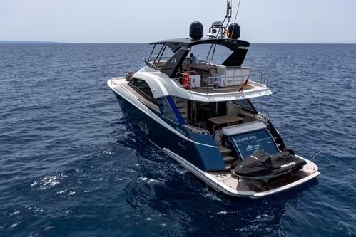 Up to 12 persons can enjoy a ride on this Motor yacht boat