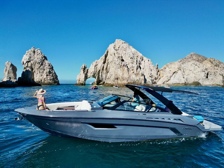35' Cruisers | Intimate Luxury Adventures in Cabo