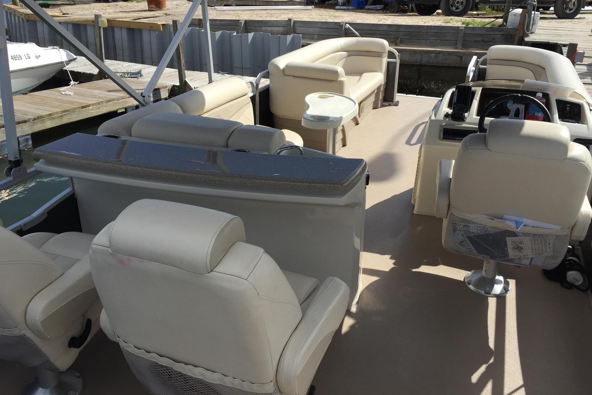 Discover New Smyrna Beach surroundings on this Bar Bennington boat