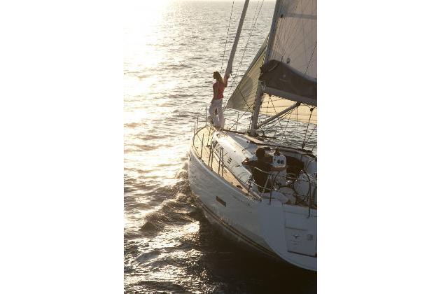 Discover Clear Shores surroundings on this Sun Odyssey 409 Jeanneau boat