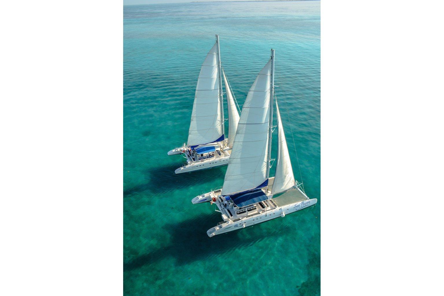 Catamaran boat for rent in Cancun