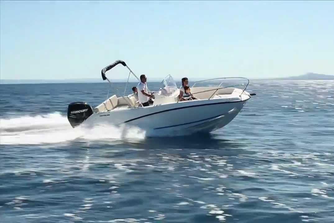 This 18.0' QUICKSILVER cand take up to 9 passengers around kotor