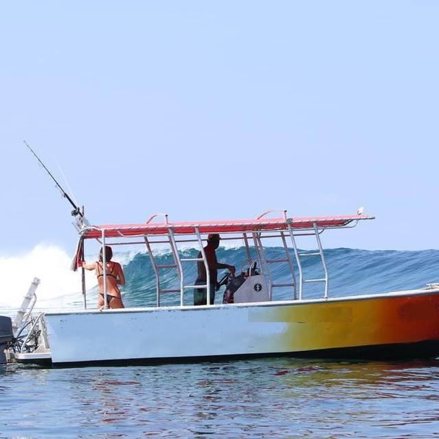 Center console boat for rent in Nadi